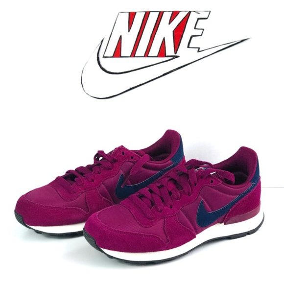 Shoes - NEW Nike Internationalist True Berry women’s